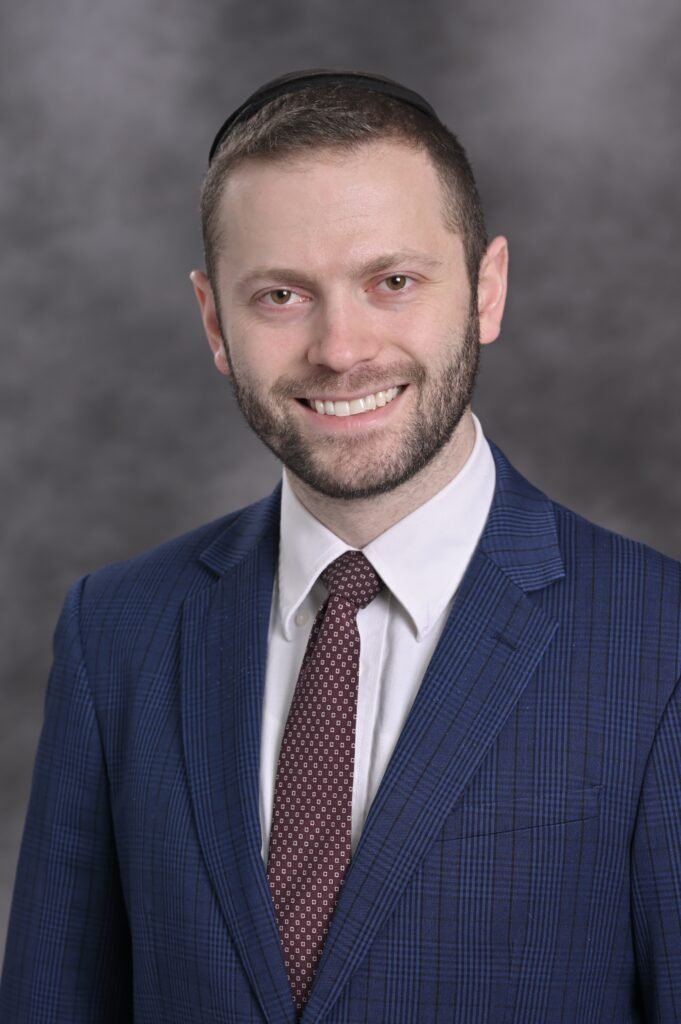 Maxwell Farkas, EMT and CPR/ACLS instructor, teaching emergency response techniques in North Jersey